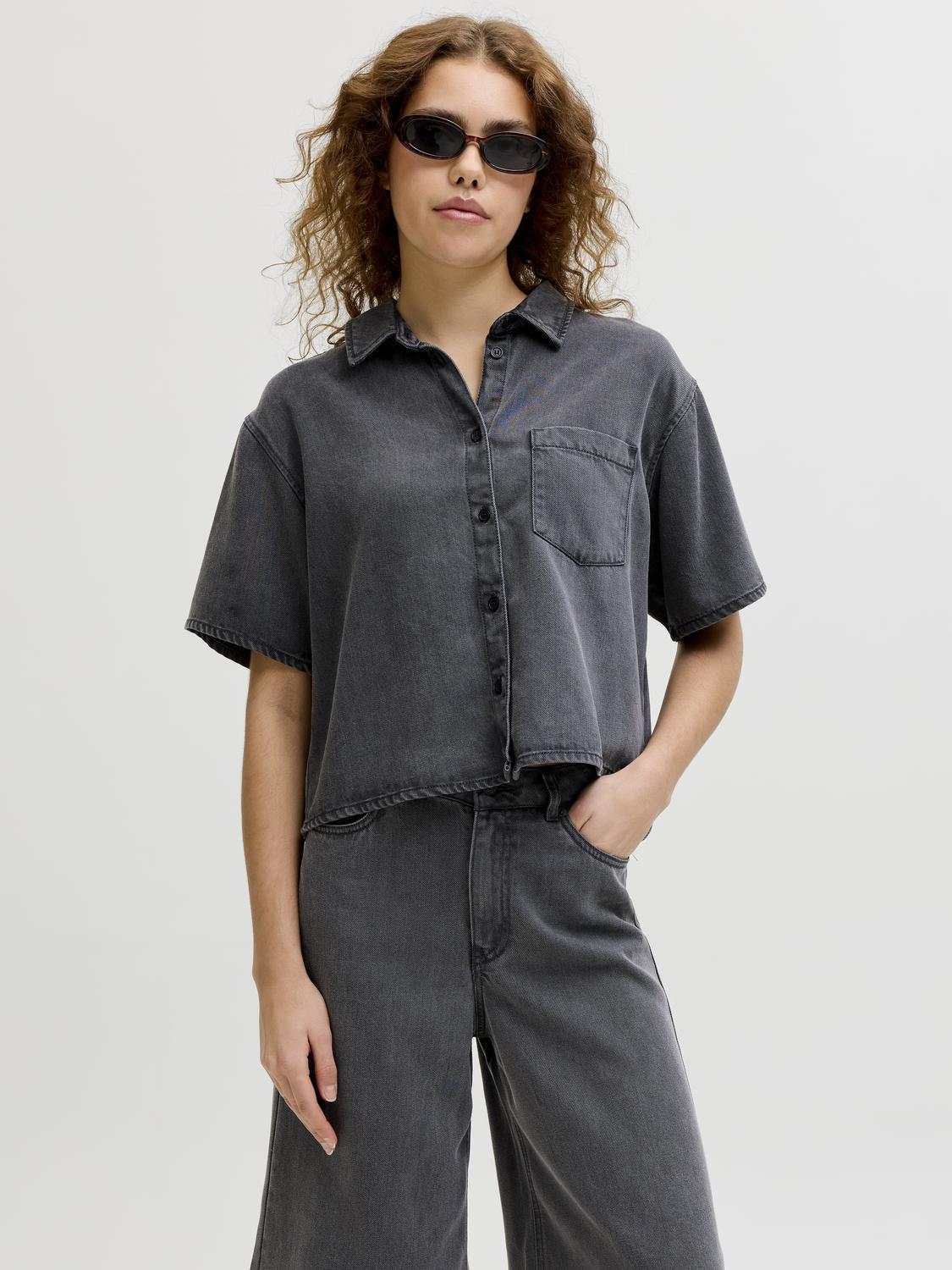 model_shot-front